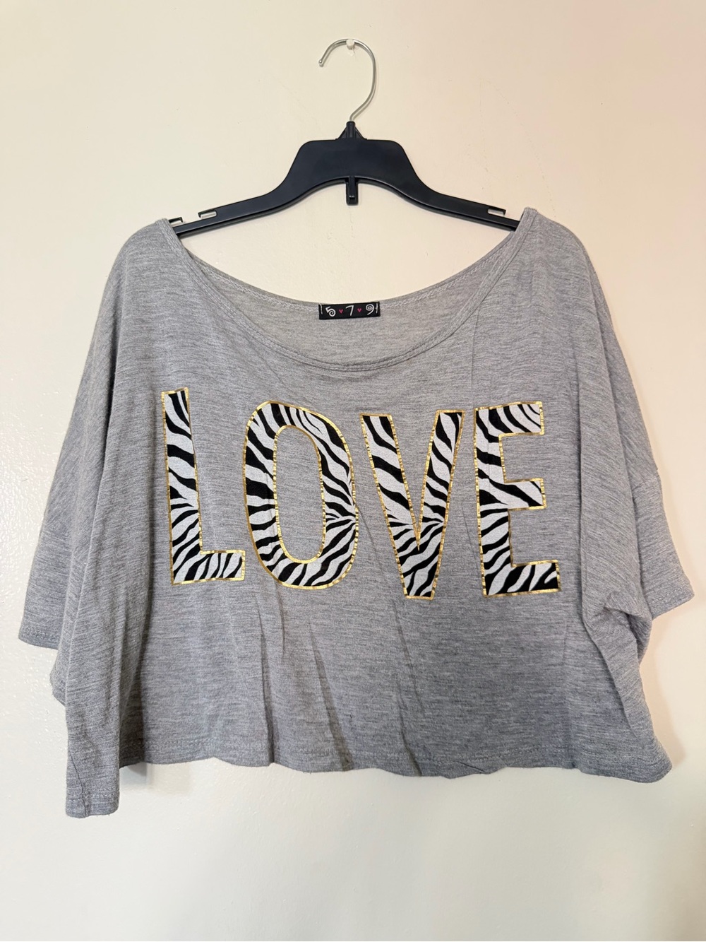 *BRAND NEW* 5-7-9 Gray LOVE Zebra Print Short Sleeve Grey Cropped Tee Shirt Top